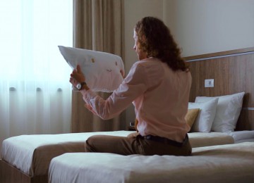 Párnaemberek, szerelmi bánatok és családi problémák